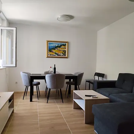 Spacious Oasis Apartment *
